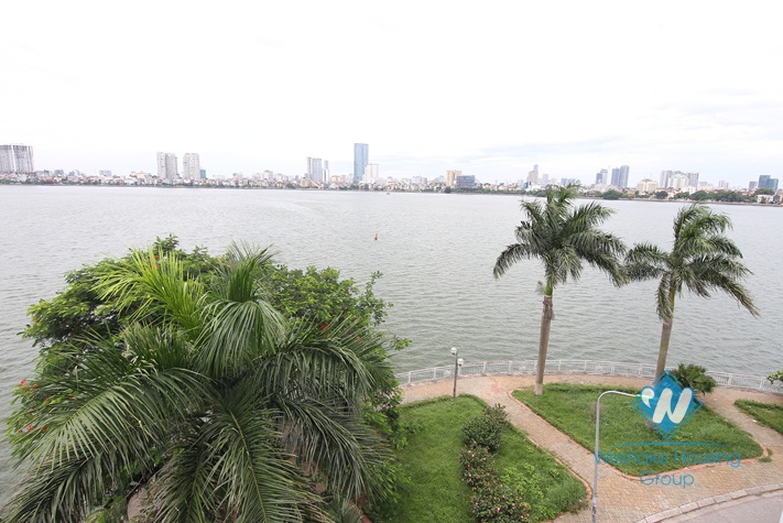 Lakeside house for rent in Tay Ho with amazing lake view 